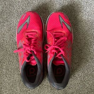 Brooks tennis shoes